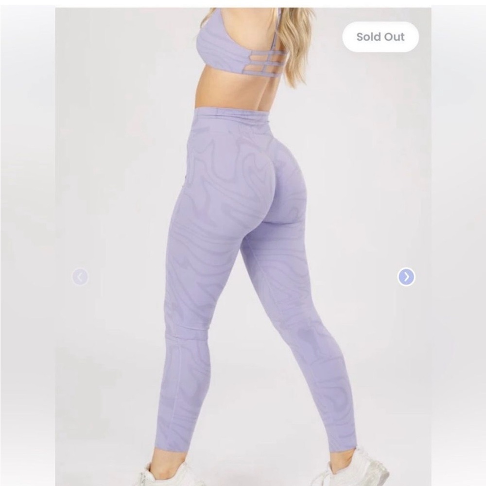 PARAGON Lavender Swirl Sculptseam Plus Scrunch Leggings - Picture 3 of 8